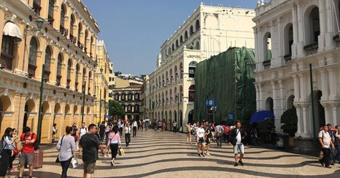 Les agents consulaires étrangers sous contrôle ? L’humoriste Gérémy Crédeville à HK le 25 septembre