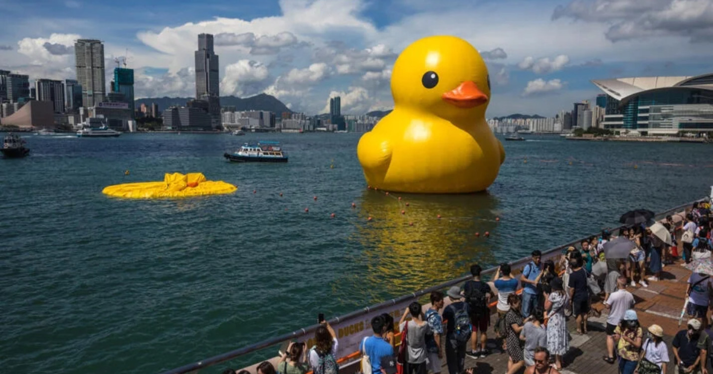 Un des deux canards géants dégonflé, Parenthèses – Soirée Chine avec le CEFC/Jeudi 15 juin